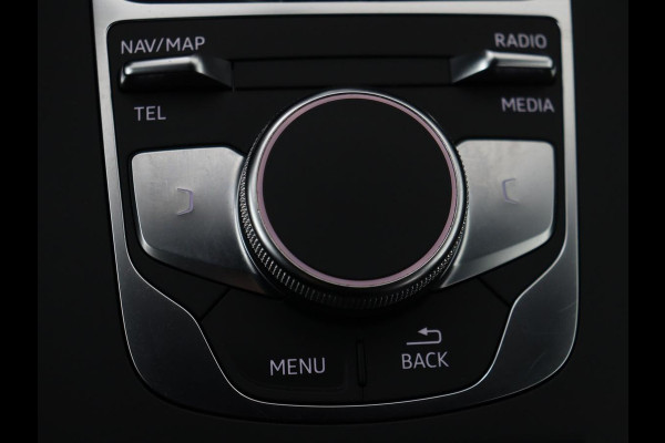 Audi A3 30 TFSI Sport S Line Edition | Half leder | Full LED | Sportstoelen | Navigatie | Trekhaak | Parkeerhulp | Climate control | Cruise control | Bluetooth