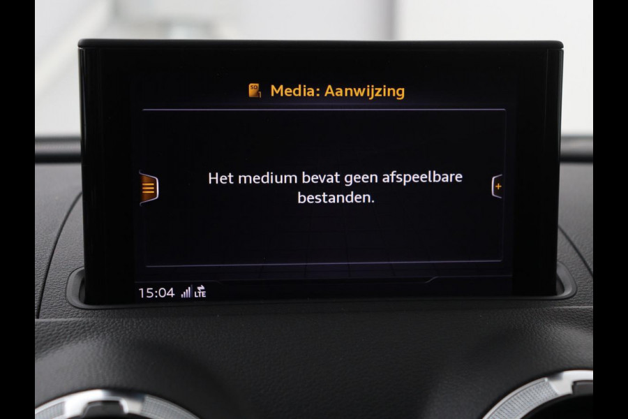 Audi A3 30 TFSI Sport S Line Edition | Half leder | Full LED | Sportstoelen | Navigatie | Trekhaak | Parkeerhulp | Climate control | Cruise control | Bluetooth
