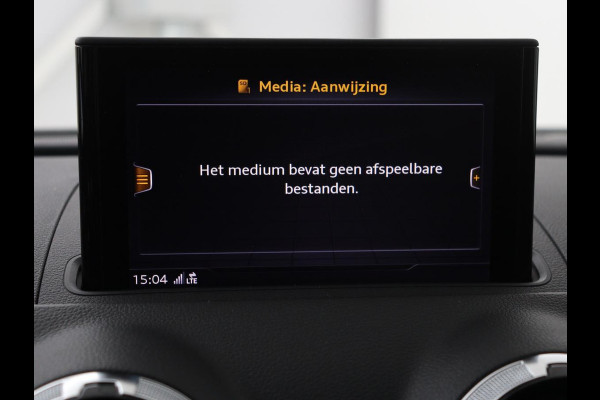 Audi A3 30 TFSI Sport S Line Edition | Half leder | Full LED | Sportstoelen | Navigatie | Trekhaak | Parkeerhulp | Climate control | Cruise control | Bluetooth