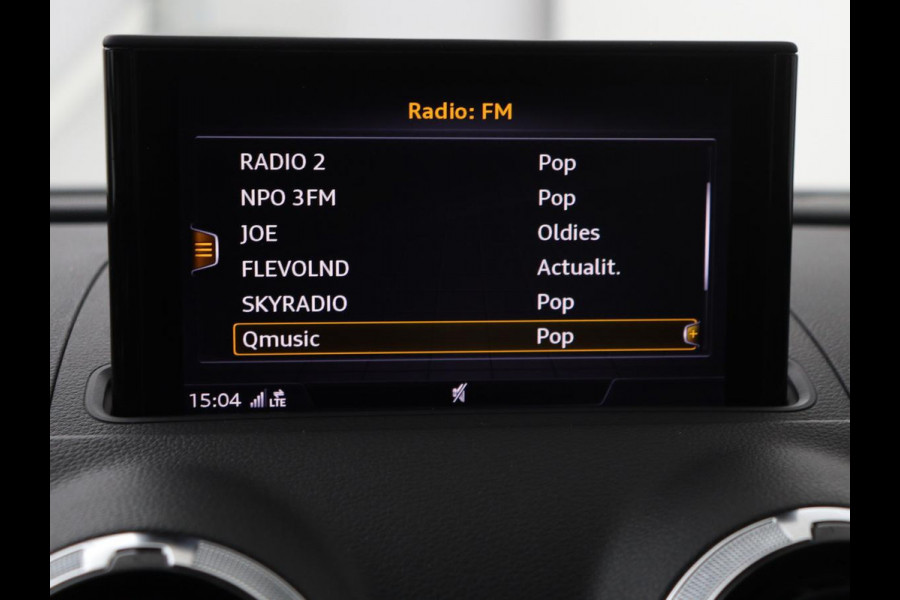 Audi A3 30 TFSI Sport S Line Edition | Half leder | Full LED | Sportstoelen | Navigatie | Trekhaak | Parkeerhulp | Climate control | Cruise control | Bluetooth