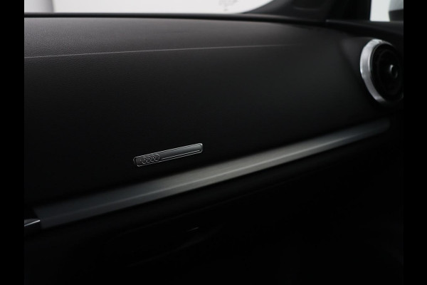 Audi A3 30 TFSI Sport S Line Edition | Half leder | Full LED | Sportstoelen | Navigatie | Trekhaak | Parkeerhulp | Climate control | Cruise control | Bluetooth