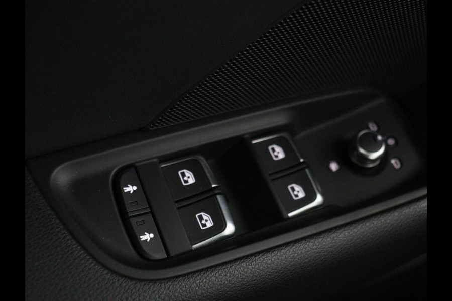Audi A3 30 TFSI Sport S Line Edition | Half leder | Full LED | Sportstoelen | Navigatie | Trekhaak | Parkeerhulp | Climate control | Cruise control | Bluetooth