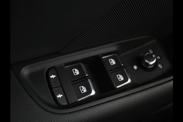 Audi A3 30 TFSI Sport S Line Edition | Half leder | Full LED | Sportstoelen | Navigatie | Trekhaak | Parkeerhulp | Climate control | Cruise control | Bluetooth
