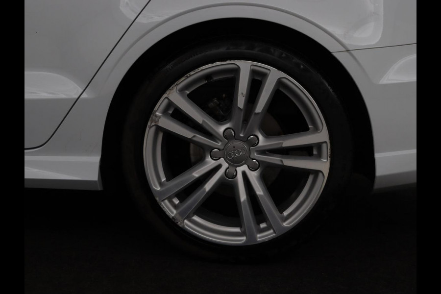 Audi A3 30 TFSI Sport S Line Edition | Half leder | Full LED | Sportstoelen | Navigatie | Trekhaak | Parkeerhulp | Climate control | Cruise control | Bluetooth