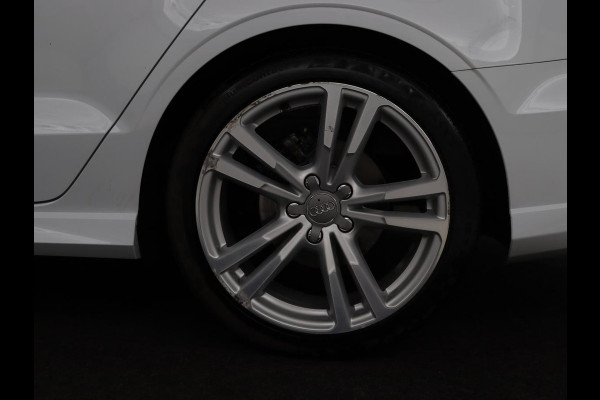 Audi A3 30 TFSI Sport S Line Edition | Half leder | Full LED | Sportstoelen | Navigatie | Trekhaak | Parkeerhulp | Climate control | Cruise control | Bluetooth