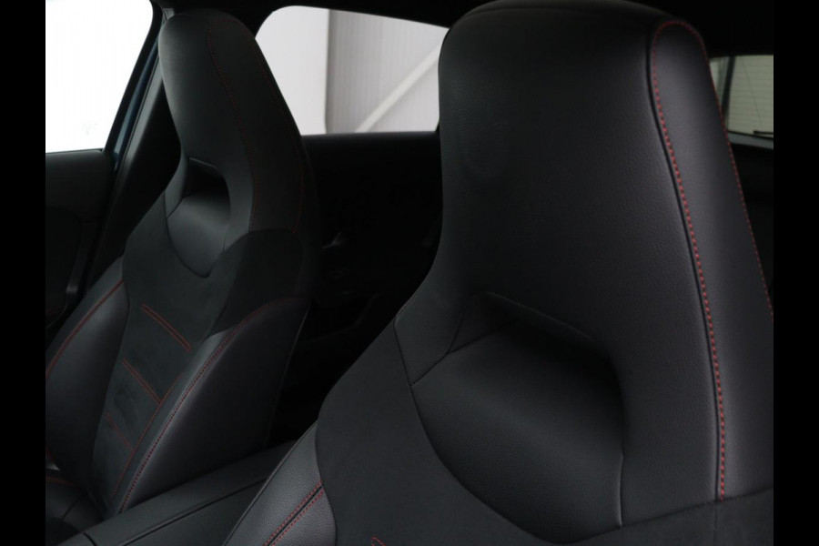 Mercedes-Benz A-Klasse 180 Business Solution AMG | Panoramadak | Stoelverwarming | Carplay | Leder/Alcantara | Camera | Widescreen | Full LED