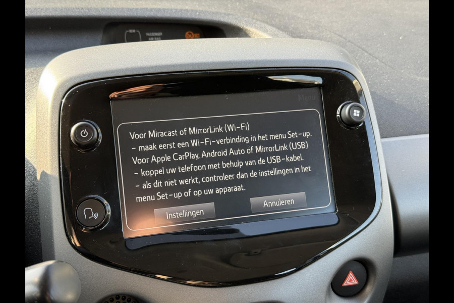 Toyota Aygo 1.0 X-Joy | Apple CarPlay/Android Auto, Lichtmetalen velgen, Parkeercamera, Stuurbediening, In hoogte verstelbare stoel