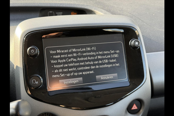 Toyota Aygo 1.0 X-Joy | Apple CarPlay/Android Auto, Lichtmetalen velgen, Parkeercamera, Stuurbediening, In hoogte verstelbare stoel