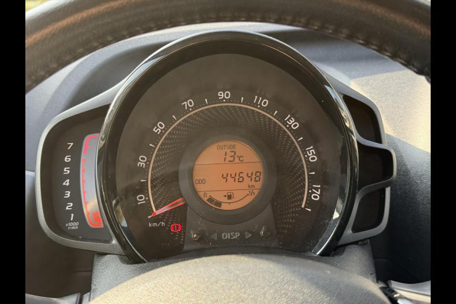 Toyota Aygo 1.0 X-Joy | Apple CarPlay/Android Auto, Lichtmetalen velgen, Parkeercamera, Stuurbediening, In hoogte verstelbare stoel