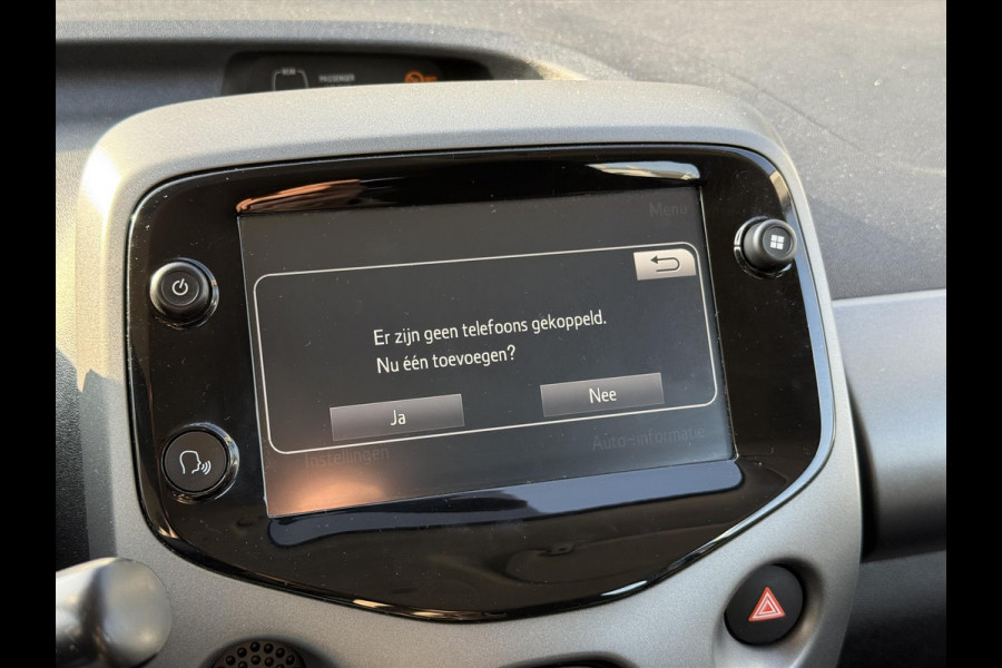 Toyota Aygo 1.0 X-Joy | Apple CarPlay/Android Auto, Lichtmetalen velgen, Parkeercamera, Stuurbediening, In hoogte verstelbare stoel