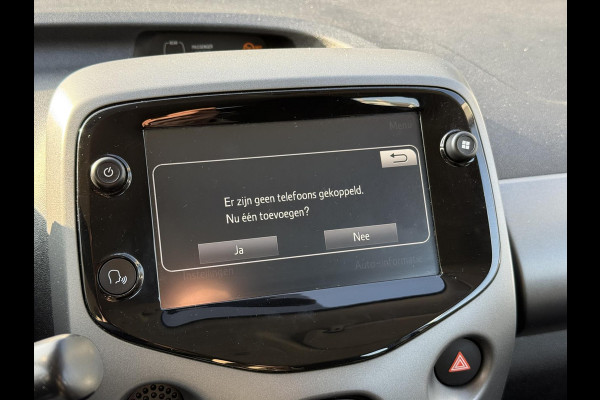 Toyota Aygo 1.0 X-Joy | Apple CarPlay/Android Auto, Lichtmetalen velgen, Parkeercamera, Stuurbediening, In hoogte verstelbare stoel