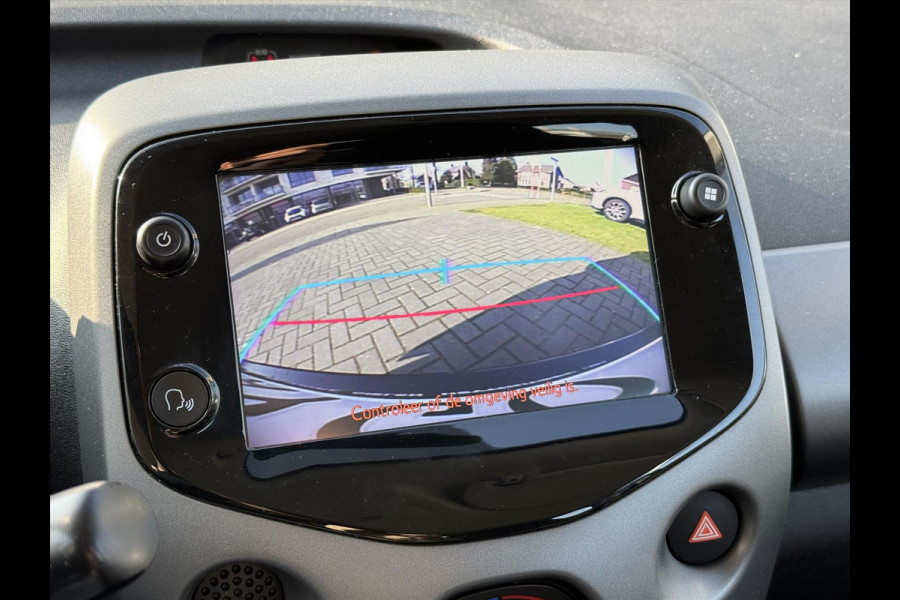 Toyota Aygo 1.0 X-Joy | Apple CarPlay/Android Auto, Lichtmetalen velgen, Parkeercamera, Stuurbediening, In hoogte verstelbare stoel
