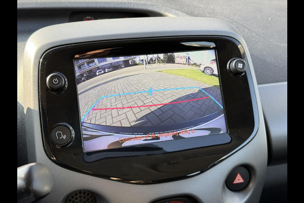 Toyota Aygo 1.0 X-Joy | Apple CarPlay/Android Auto, Lichtmetalen velgen, Parkeercamera, Stuurbediening, In hoogte verstelbare stoel