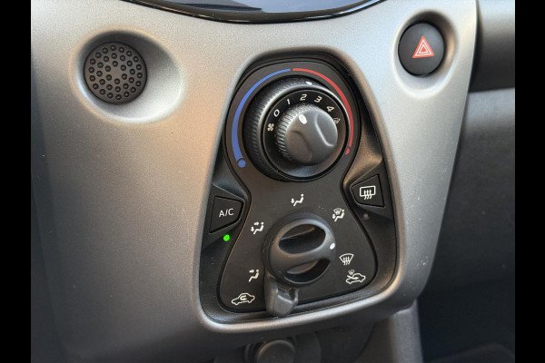 Toyota Aygo 1.0 X-Joy | Apple CarPlay/Android Auto, Lichtmetalen velgen, Parkeercamera, Stuurbediening, In hoogte verstelbare stoel