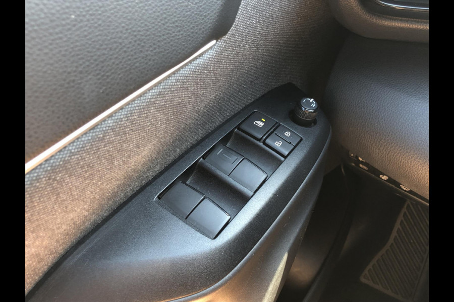 Toyota Yaris Cross 1.5 Hybrid Dynamic Plus | Stoel + Stuurverwarming, Smart Connect Navigatie, Keyless, 17inch