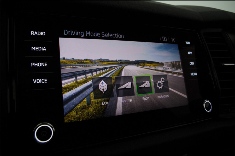 Škoda Kodiaq 1.5 TSI Sportline Business 7p. > 7zit/Pano.schuif/360 camera/Trekhaak...