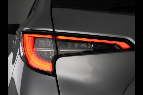 Toyota Corolla Touring Sports 1.8 Hybrid First Edition Bi-Tone | 1e eigenaar | Navigatie | Camera |