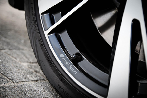 Audi A3 Sportback 45TFSI e PHEV S Edition S line Competition 245pk S-Tronic! 1e|Panoramadak|Virtual Cockpit|Supersport Kuipstoelen