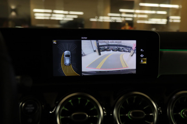 Mercedes-Benz A-Klasse 220 AMG /PANODAK/SFEERV/CAM/MEOMORY/LANE/VOL
