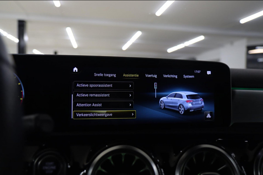 Mercedes-Benz A-Klasse 220 AMG /PANODAK/SFEERV/CAM/MEOMORY/LANE/VOL