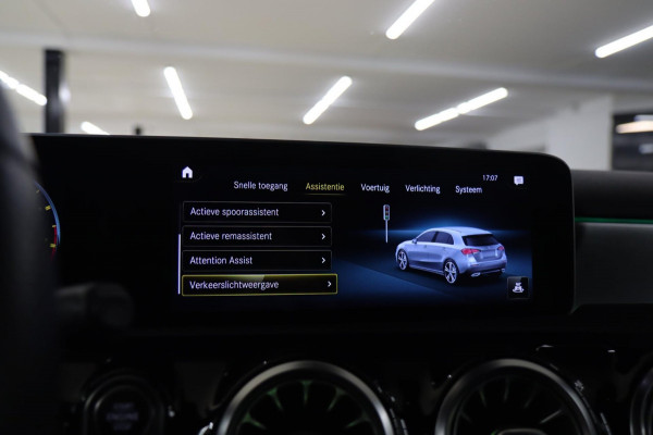 Mercedes-Benz A-Klasse 220 AMG /PANODAK/SFEERV/CAM/MEOMORY/LANE/VOL