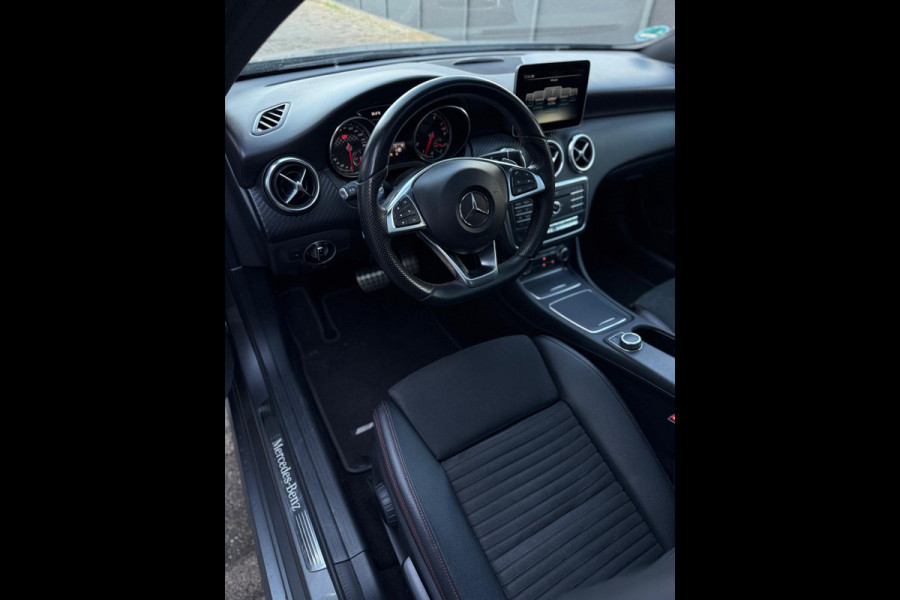 Mercedes-Benz A-Klasse A180 AMG Pakket Panorama