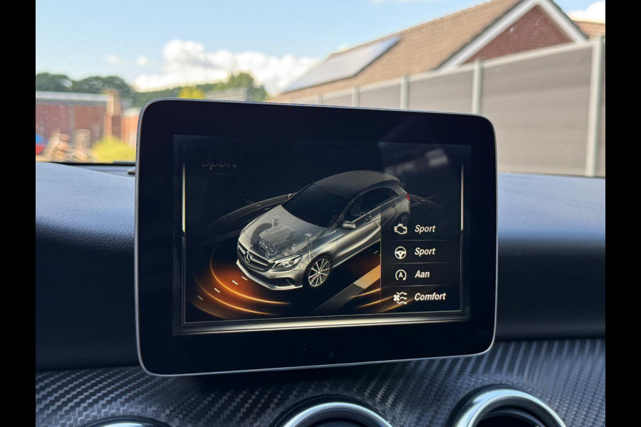 Mercedes-Benz A-Klasse A180 AMG Pakket Panorama