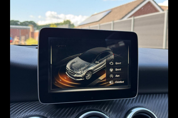 Mercedes-Benz A-Klasse A180 AMG Pakket Panorama
