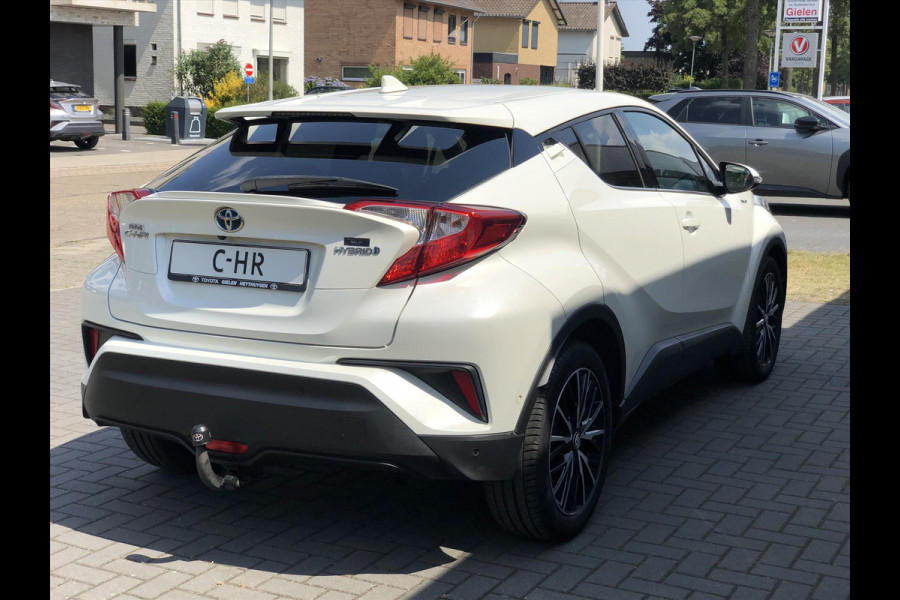 Toyota C-HR 1.8 Hybrid Executive | Trekhaak, Dodehoekherkenning, Navigatie, Parkeersensoren, Stoel + Stuurverwarming