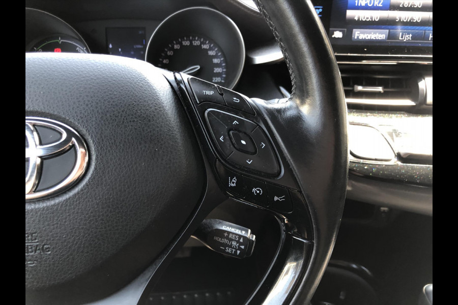 Toyota C-HR 1.8 Hybrid Executive | Trekhaak, Dodehoekherkenning, Navigatie, Parkeersensoren, Stoel + Stuurverwarming