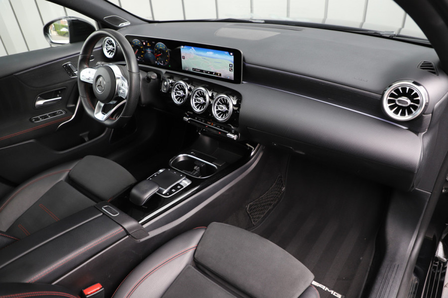 Mercedes-Benz A-Klasse 220 AMG Aut7 | 190PK | Pano | Adaptief-onderstel | Sfeerverlichting | Burmester | Memory | Multibeam | ACC | Widescreen | 2019.