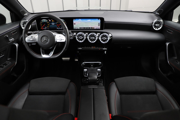 Mercedes-Benz A-Klasse 220 AMG Aut7 | 190PK | Pano | Adaptief-onderstel | Sfeerverlichting | Burmester | Memory | Multibeam | ACC | Widescreen | 2019.