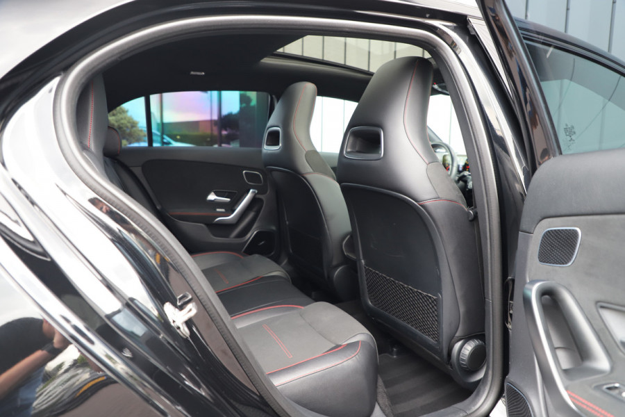 Mercedes-Benz A-Klasse 220 AMG Aut7 | 190PK | Pano | Adaptief-onderstel | Sfeerverlichting | Burmester | Memory | Multibeam | ACC | Widescreen | 2019.