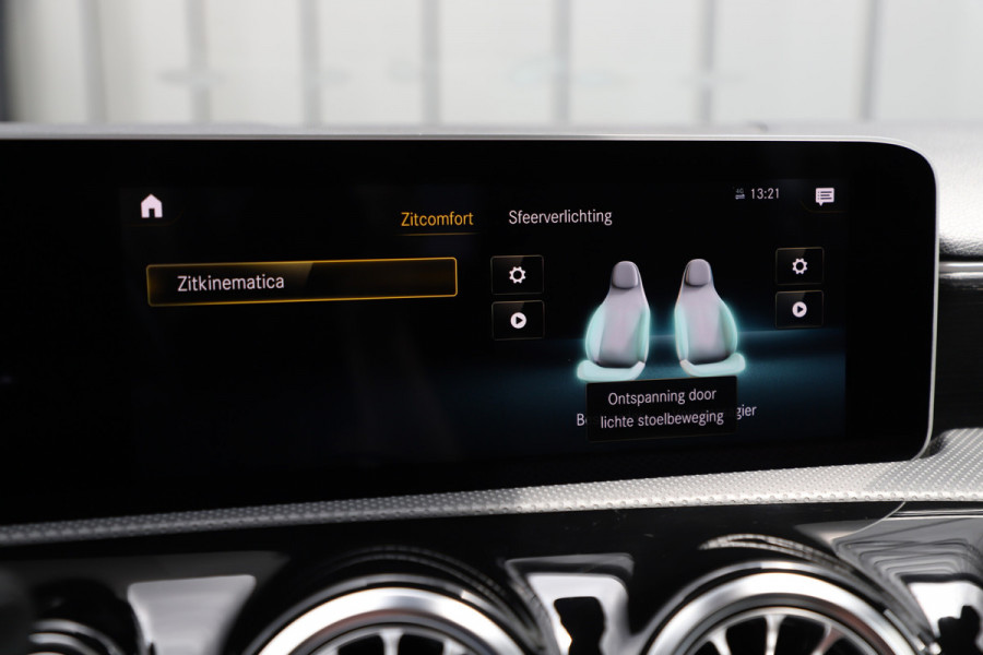 Mercedes-Benz A-Klasse 220 AMG Aut7 | 190PK | Pano | Adaptief-onderstel | Sfeerverlichting | Burmester | Memory | Multibeam | ACC | Widescreen | 2019.