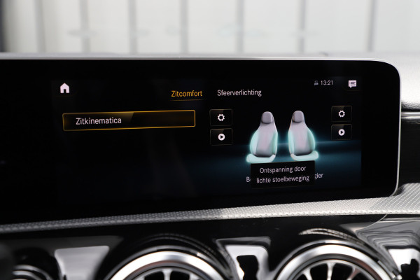 Mercedes-Benz A-Klasse 220 AMG Aut7 | 190PK | Pano | Adaptief-onderstel | Sfeerverlichting | Burmester | Memory | Multibeam | ACC | Widescreen | 2019.