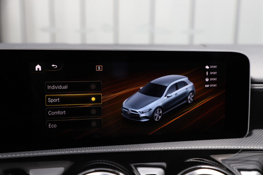 Mercedes-Benz A-Klasse 220 AMG Aut7 | 190PK | Pano | Adaptief-onderstel | Sfeerverlichting | Burmester | Memory | Multibeam | ACC | Widescreen | 2019.