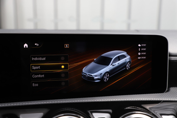 Mercedes-Benz A-Klasse 220 AMG Aut7 | 190PK | Pano | Adaptief-onderstel | Sfeerverlichting | Burmester | Memory | Multibeam | ACC | Widescreen | 2019.
