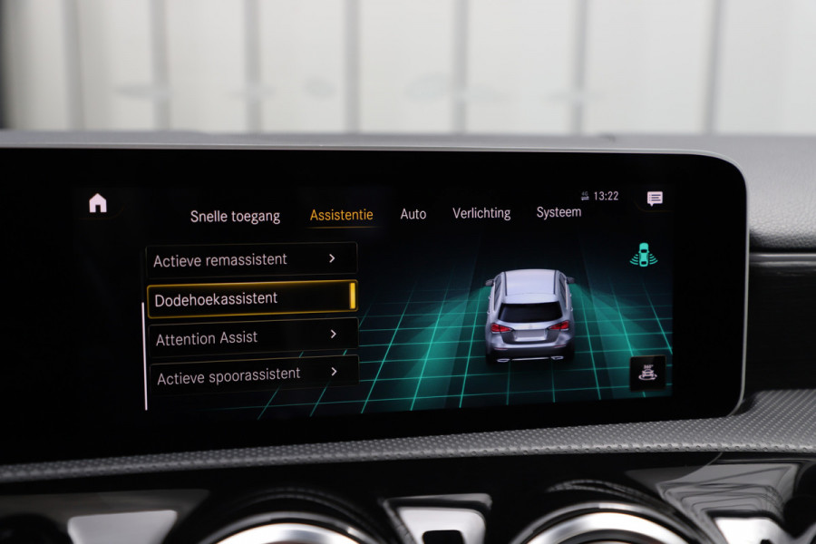 Mercedes-Benz A-Klasse 220 AMG Aut7 | 190PK | Pano | Adaptief-onderstel | Sfeerverlichting | Burmester | Memory | Multibeam | ACC | Widescreen | 2019.