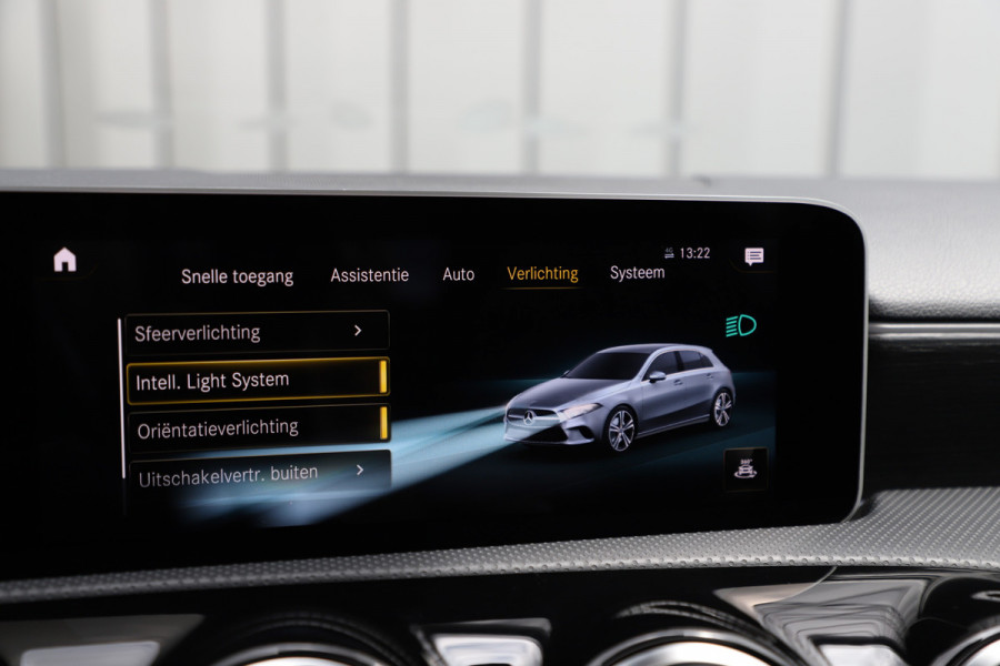 Mercedes-Benz A-Klasse 220 AMG Aut7 | 190PK | Pano | Adaptief-onderstel | Sfeerverlichting | Burmester | Memory | Multibeam | ACC | Widescreen | 2019.