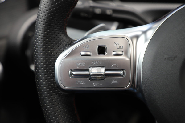 Mercedes-Benz A-Klasse 220 AMG Aut7 | 190PK | Pano | Adaptief-onderstel | Sfeerverlichting | Burmester | Memory | Multibeam | ACC | Widescreen | 2019.
