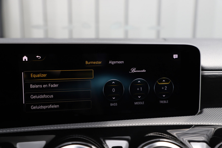 Mercedes-Benz A-Klasse 220 AMG Aut7 | 190PK | Pano | Adaptief-onderstel | Sfeerverlichting | Burmester | Memory | Multibeam | ACC | Widescreen | 2019.