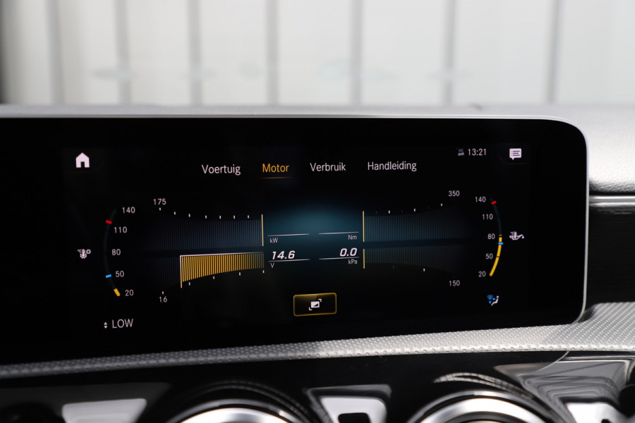 Mercedes-Benz A-Klasse 220 AMG Aut7 | 190PK | Pano | Adaptief-onderstel | Sfeerverlichting | Burmester | Memory | Multibeam | ACC | Widescreen | 2019.