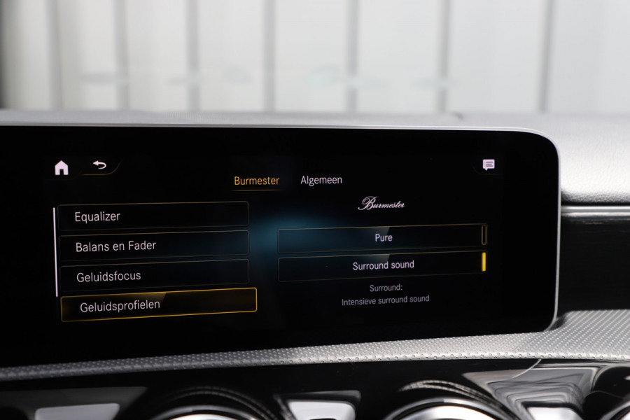 Mercedes-Benz A-Klasse 220 AMG Aut7 | 190PK | Pano | Adaptief-onderstel | Sfeerverlichting | Burmester | Memory | Multibeam | ACC | Widescreen | 2019.