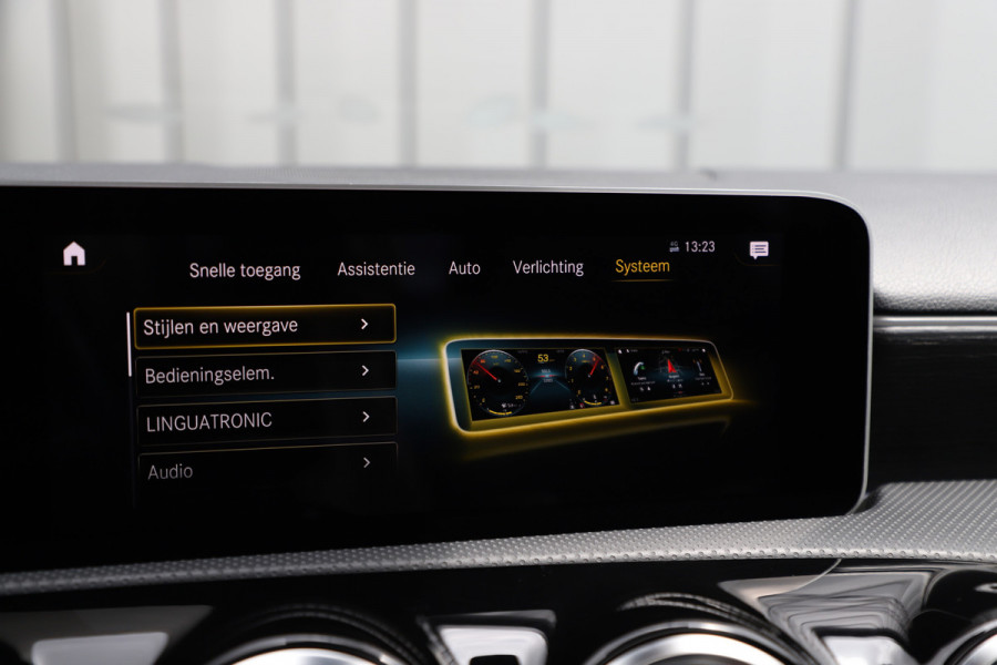 Mercedes-Benz A-Klasse 220 AMG Aut7 | 190PK | Pano | Adaptief-onderstel | Sfeerverlichting | Burmester | Memory | Multibeam | ACC | Widescreen | 2019.
