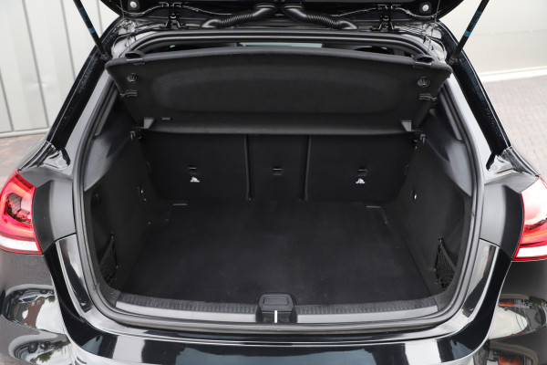 Mercedes-Benz A-Klasse 220 AMG Aut7 | 190PK | Pano | Adaptief-onderstel | Sfeerverlichting | Burmester | Memory | Multibeam | ACC | Widescreen | 2019.
