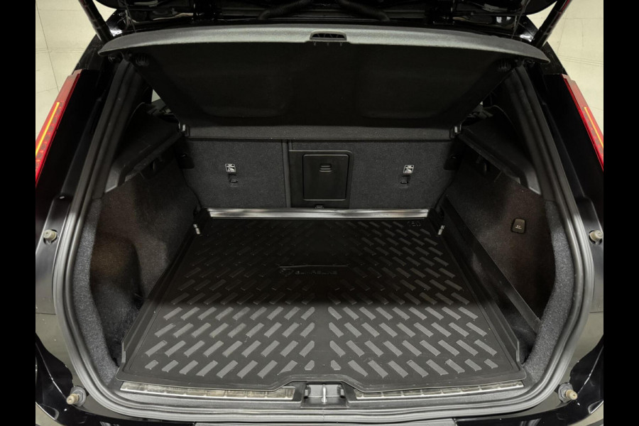 Volvo XC40 1.5 T5 Recharge R-Design Pano Camera 21'' Trekh.