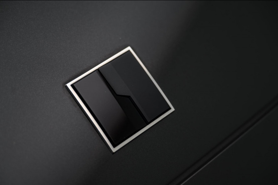 Lynk & Co 01 1.5 261PK Plug-in Hybrid *Origineel NL*Zwarte hemel* 360° Camera/Pano/dak Apple/Carplay Adaptive/Cruise