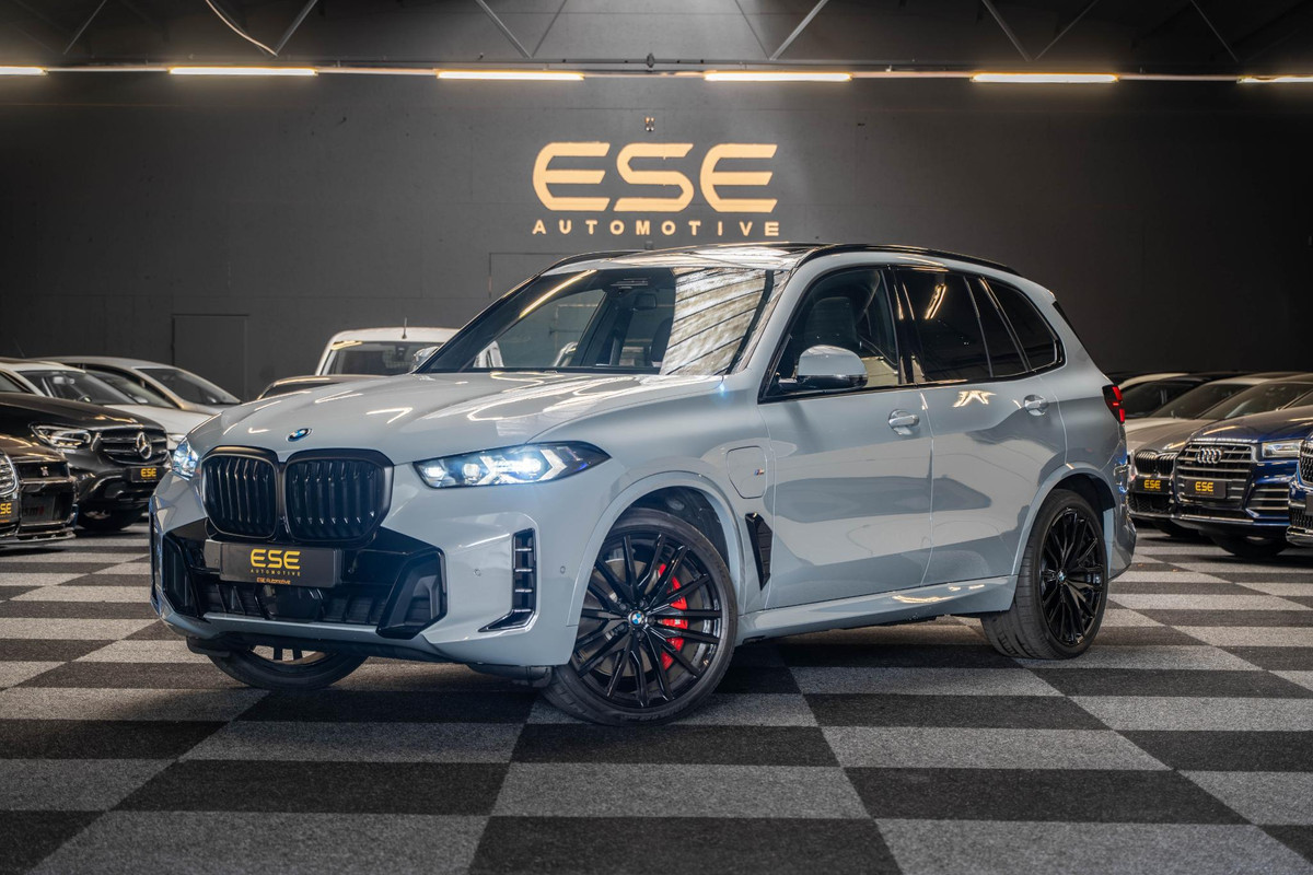 BMW X5 xDrive50e Hybrid M-Sport | Pano Skylounge | HUD | 360 | Brooklyn Grau BMW X5 xDrive50e Hybrid M-Sport | Pano Skylounge | HUD | 360 | Brooklyn Grau