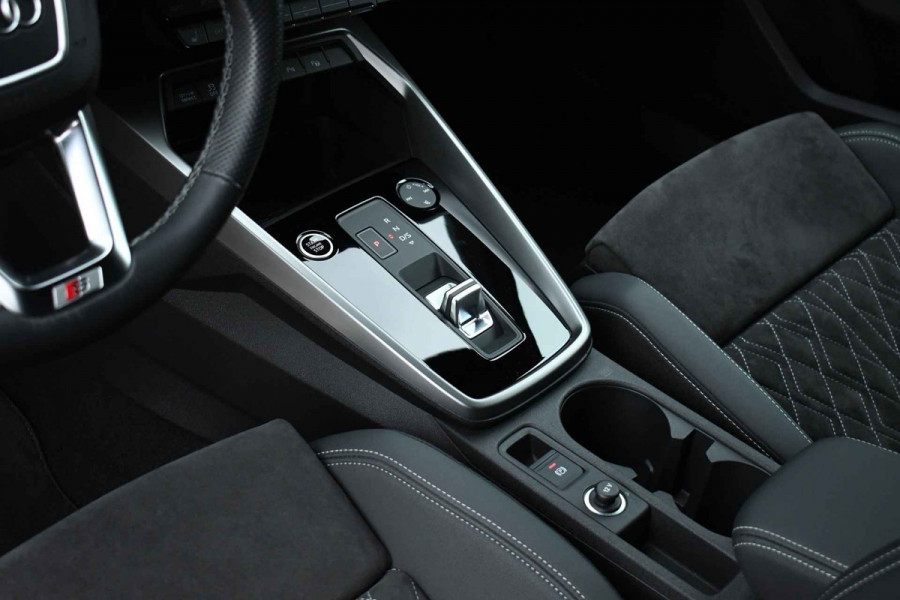 Audi A3 Sportback 40 TFSI e S-Line Pano 19inch Optic-black Carplay