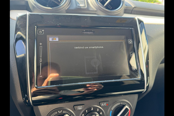Suzuki Swift 1.2 Comfort Smart Hybrid ADAPT. CRUISE / PARKEERSENSOREN / CAMERA / STOELVERWARMING / CARPLAY / DAB+ / METALLIC LAK